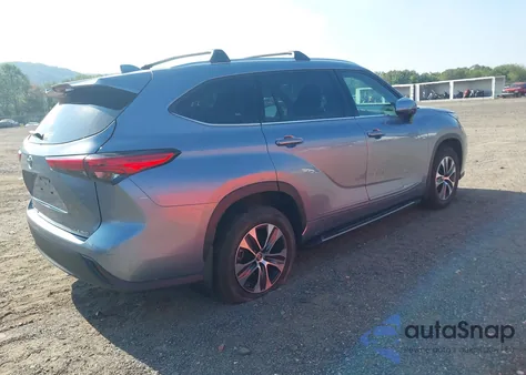 2021 Toyota Highlander Xle z USA, uszkodzony, nr VIN 5TDGZRBH2MS072445